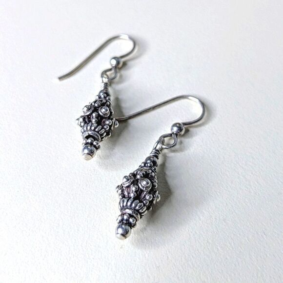 Silver Filgree Intricate Wires - Picture 1 of 9